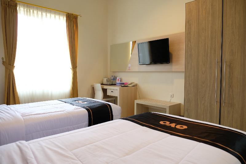 Oyo 1616 Hotel Central City 2 Танджунґпандан Екстер'єр фото